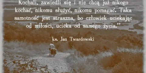 Złote myśli ks. Jana Twardowskiego o miłości i samotności. Cytat na tle krajobrazu z osobą na rowerze.