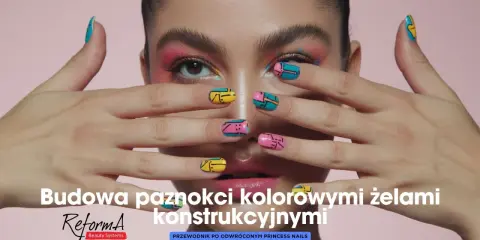 Paznokcie indigo inspiracje: kolorowe, geometryczne wzory na paznokciach w odcieniach różu, żółci i turkusu.