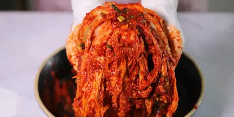 Kimchi: Z czego się składa? Sekrety smaku i wegańskie triki