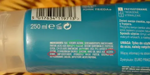 Skład kosmetyku John Frieda zawiera m.in. alkohol denat., który pomaga w aplikacji i utrwaleniu fryzury.