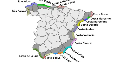Mapa Hiszpanii z zaznaczonymi wybrzeżami. Gdzie na wakacje? Od Rias Baixas po Costa Brava, każdy znajdzie coś dla siebie.