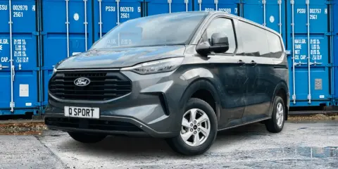 Ford Transit Custom: Ile litrów baku? Diesel, PHEV i AdBlue