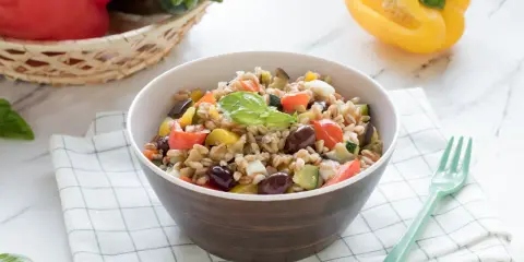 Insalata di farro con verdure: la guida completa per ogni stagione