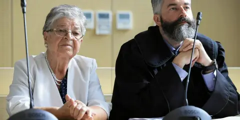 Czy oskarżony ma wgląd do zeznań świadków? Poznaj swoje prawa