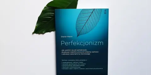 Książka "Perfekcjonizm" Sharon Martin to klucz do nowej psychologii sukcesu. Odkryj, jak uwolnić się od samokrytyki i zbudować wewnętrzną równowagę.