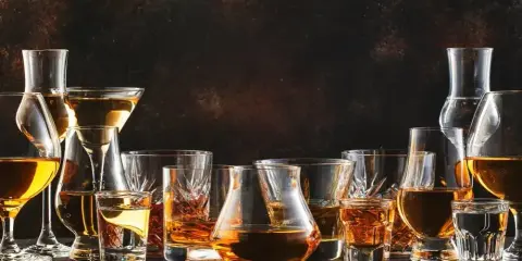 Czym się różni koniak od whisky? Przewodnik dla konesera