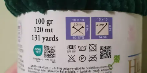 100g włóczki, 120m, 131 yards. Idealna ilość na szalik.