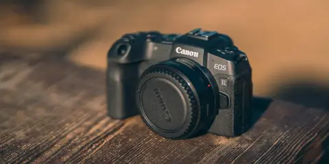 Lustrzanka Canon 2025: Czy warto? Wybierz idealny model!