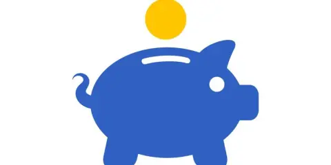 Niebieskana skarbonka w kształcie świnki z monetą wpadającą do środka. Pecunia non olet – pieniądze nie śmierdzą, a oszczędzanie jest zawsze dobrym pomysłem.