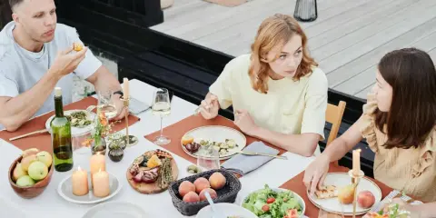 Jakie przekąski do wina? Odkryj idealne połączenia smaków