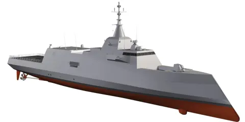Navire de guerre moderne avec une étrave inversée distinctive, propulsé par une hélice visible.