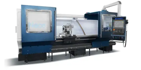 Tornio CNC MCM Neos, con mandrino e pannello di controllo digitale.