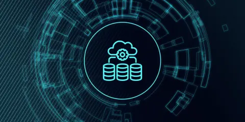 Icona stilizzata di un cloud con ingranaggio e tre pile di dischi, che simboleggia il database. Capire SQL cos'è è fondamentale per gestire questi dati.