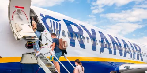 Usługi Ryanair: Jak unikać ukrytych opłat i podróżować mądrze?