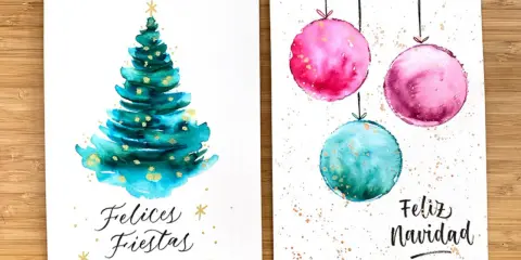Dos postales navideñas: un árbol verde con adornos dorados y "Felices Fiestas", y tres esferas rosas y turquesas con "Feliz Navidad". ¡Una postal navidad facil y hermosa!