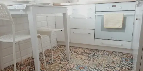 Co na podłogę w kuchni? Wybierz idealne rozwiązanie!