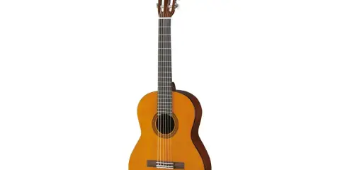 Une guitare classique Yamaha 1/2, parfaite pour les jeunes musiciens débutants.