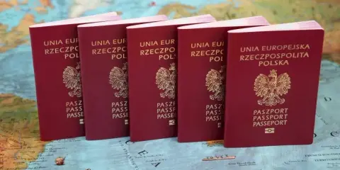Gdzie złożyć wniosek o paszport? Uniknij kolejek! Poradnik