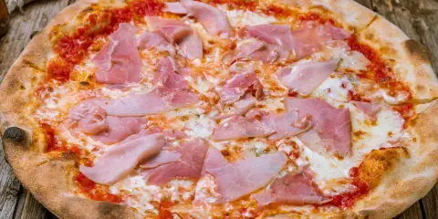 Recette pizza jambon-fromage : astuces de pro pour une pâte parfaite