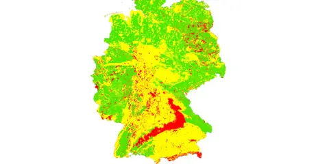 Karte Deutschlands zeigt Potenzial für Geothermie: Rot und Gelb deuten auf hohe Eignung hin, Grün auf geringere.