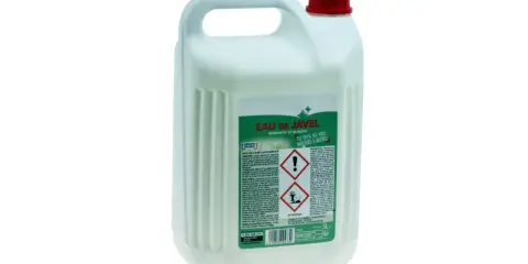 Bidon d'eau de Javel 5L, idéal pour désinfecter et blanchir. Utile comme javel désherbant pour un jardin impeccable.