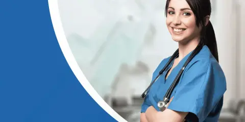 Giovane professionista socio sanitario che lavoro puoi fare? Sorridente infermiera con stetoscopio, pronta ad aiutare.