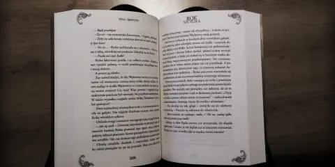 Książka pocket: Co to jest i czy warto ją kupić?