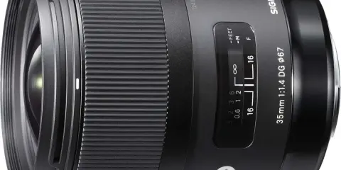 Obiettivo Sigma 35mm f/1.4 DG DN Art. La ghiera di messa a fuoco presenta marcature per la profondità di campo e la distanza in piedi e metri.