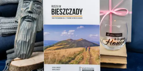 Przewodnik "Ruszaj w Bieszczady" pokazuje, co można zobaczyć w Bieszczadach: malownicze szlaki, połoniny i przyrodę.