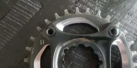 Zębatka SRAM 30T 11SPD X-SYNC, gotowa na wyzwania szlaków.