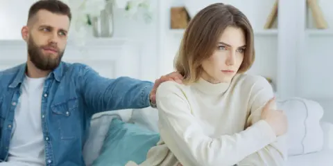 Jak szczerze przeprosić przyjaciółkę i uratować Waszą więź?