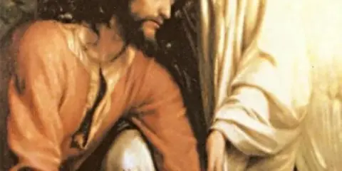 Jezus klęczy w Ogrójcu, pogrążony w modlitwie. Obok niego anioł podtrzymuje go, dodając sił.