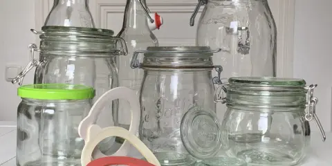 Verschiedene Glasbehälter und Dichtungsringe, ideal zum selber machen von Gewichte zum fermentieren.