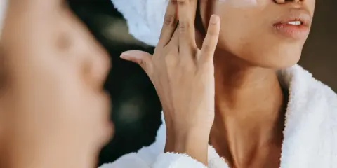 Rewitalizujące serum Avon z Protinolem™: Czy cofa czas?