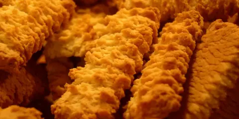Jak zrobić idealne ciasto na ciastka? Sprawdzone przepisy i triki