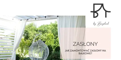 Białe zasłony na balkonie w bloku tworzą przytulną atmosferę. Wygodny fotel wiszący i zielone drzewa dopełniają ten relaksujący zakątek.