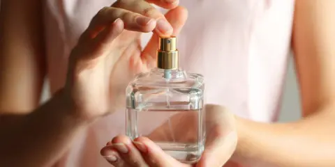 Perfumy na co dzień: Sekrety wyboru i aplikacji. Pachnij subtelnie!