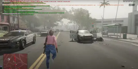 Una mujer corre por la calle con dos coches de policía. El juego parece ser GTA 6 PC.