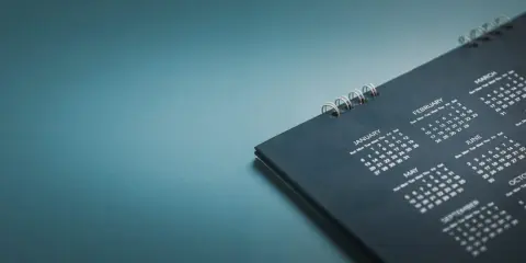 Tischkalender mit Monatsübersichten, z.B. Januar, Februar. Ein perfektes excel edatum für die Planung.
