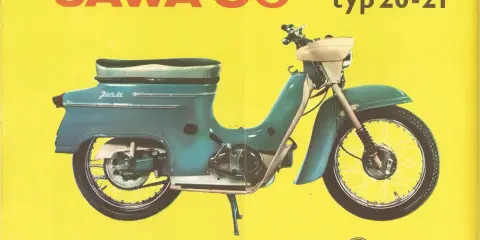 Jawa 50 typ 20-21, błękitny motorower z lat 60. na żółtym tle.