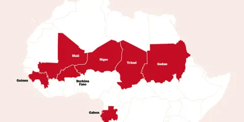 Karta över Afrika med röda områden som markerar länder som Mali, Niger, Tchad, Sudan, Guinea, Burkina Faso och Gabon. Dessa länder kan vara bland de varmaste i världen.