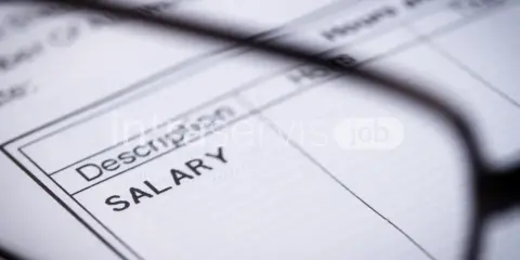 Zarobki pracownika biurowego w Polsce: Mediana, widełki i jak je zwiększyć.