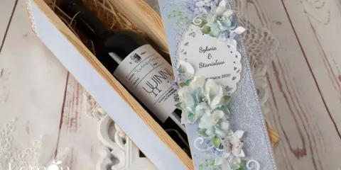Jak zapakować wino na ślub? 10+ pomysłów na prezent z klasą!