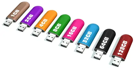 Une rangée de clés USB colorées, de 1 Go à 128 Go, prêtes à stocker vos données.