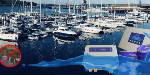 Port de plaisance avec bateaux. Le système antifouling ultrasonique Smart System protège vos hélices. Plus besoin d'antifouling tous les 2 ans.
