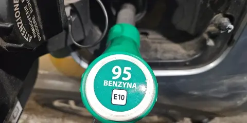 Czy 95 to benzyna? Wszystko o E10, 98 i tankowaniu bez pomyłek