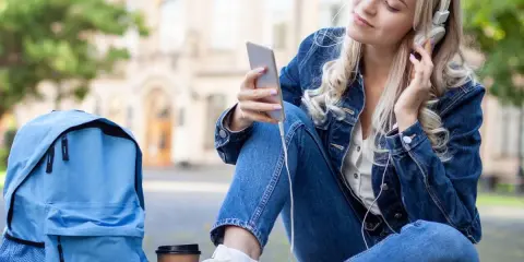 Jak ożywić rozmowę z chłopakiem na czacie? 50+ pytań!