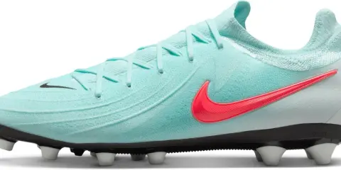Turkusowe korki Nike z jaskrawym logo, idealne na jakie korki na orlik. Gotowe do gry!