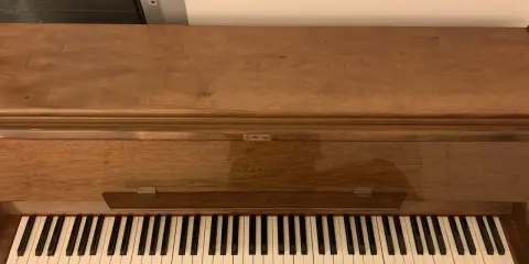 Fortepian: Ile oktaw ma standardowy instrument i dlaczego 88 klawiszy?