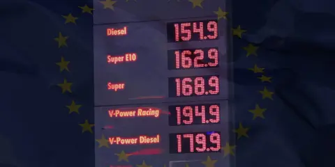 Preise an einer Tankstelle in Portugal: Diesel 154,9, Super E10 162,9, Super 168,9, V-Power Diesel 179,9.